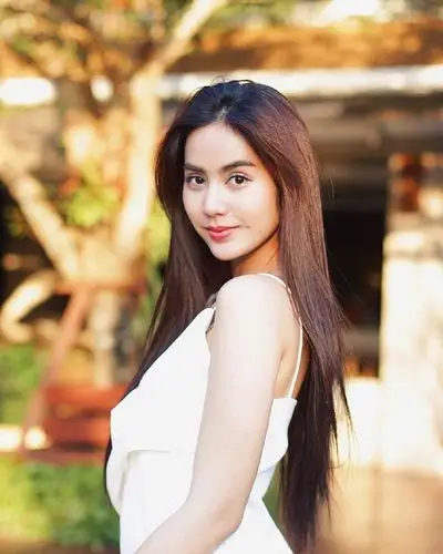 泰国七台女明星多选美冠军出身 颜正气质佳却不受追捧