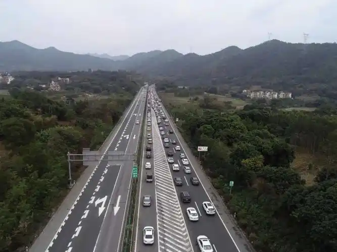 云梧高速春运车流量预计达881万辆|高速_新浪财经_新浪网