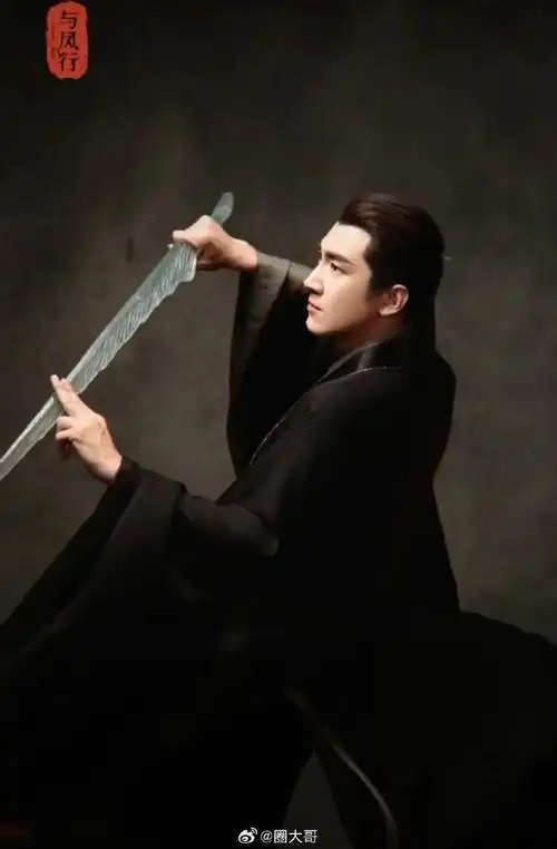 万万没想到于正也在看赵丽颖和林更新主演的电视剧《与凤行》啊,而且