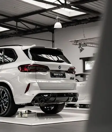 造型很有运动气场,性能范十足 宝马x5m雷霆版实车!