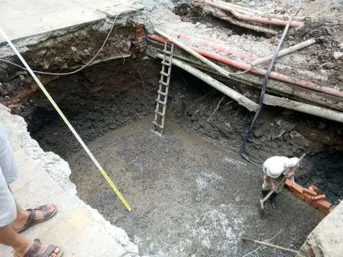 雨水井碎石垫层铺设