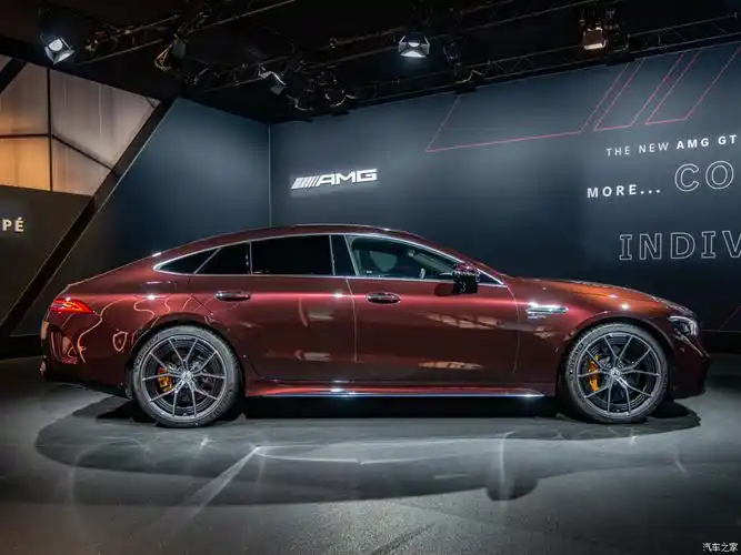 奔驰性能车4.5秒破百 造型运动气势很足