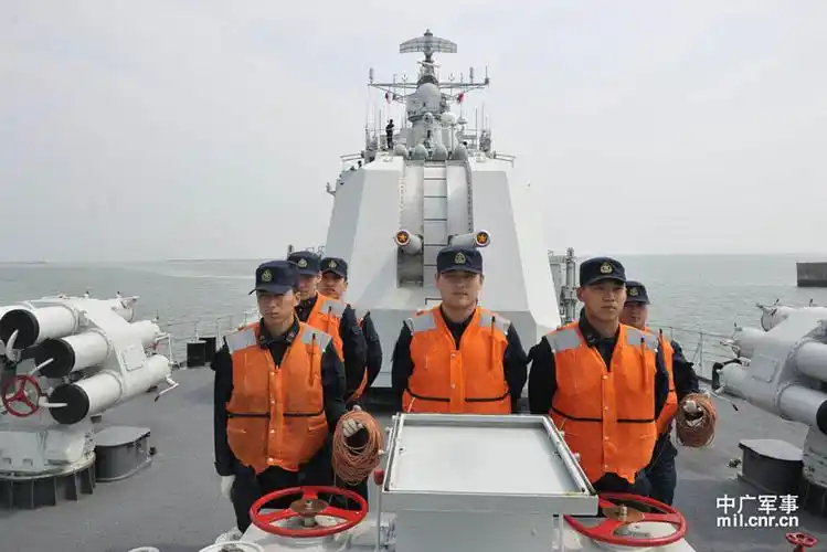 北海舰队远海训练编队返回青岛(许海宁 摄)