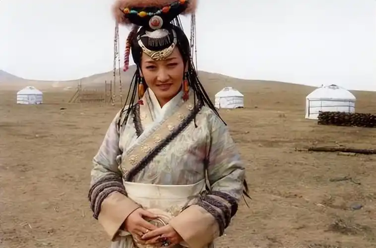 回顾哈斯高娃受不了腾格尔嗜酒离婚后60岁不生孩子也幸福