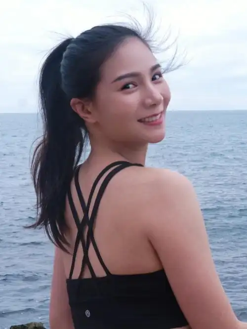 跟随何姿打开运动内衣穿搭新思路