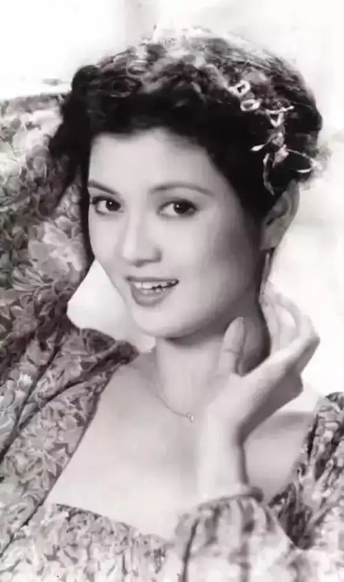 只不过,谢玲玲虽然是琼瑶剧中的固定班底中的一员,但她的角色却总是无