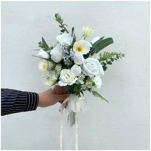 外景森系旅拍摄影小清新拍摄手捧韩式ins婚纱照新娘手捧花