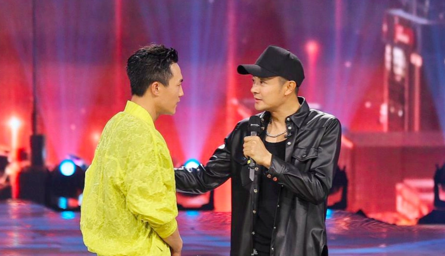 追光吧哥哥名场面,杜淳印小天同台尬舞,对着镜头泯恩仇有必要吗