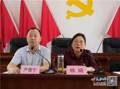 手机江西网 九江频道  杨娟指出,为党龄达到50周年以上的老党员颁发"