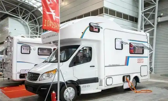 首款江淮星锐c型房车,配2.0t客厅沙发超级大,30多万性价比高