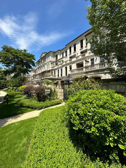 三盛国际公园波尔多庄园别墅