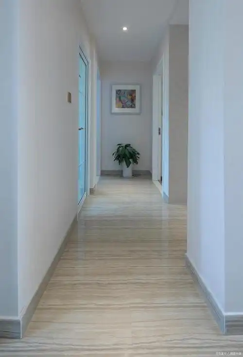 比如客厅过道走廊,进门玄关走廊等,这些地方的吊顶装修方式完全不一样