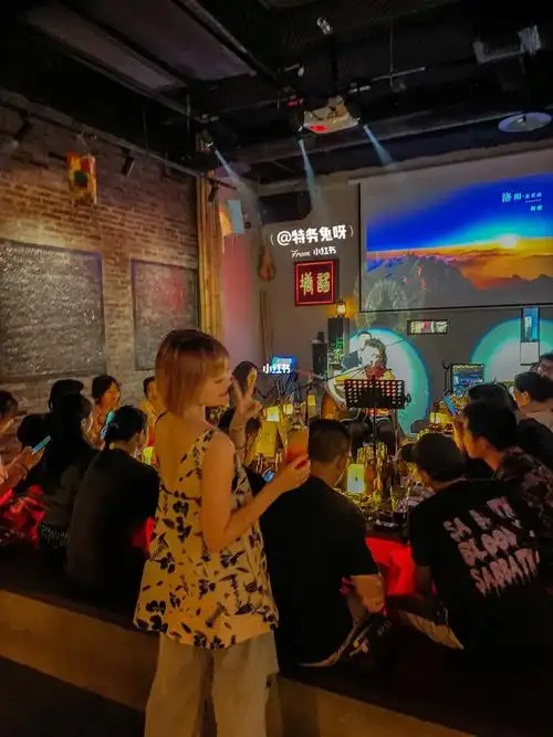成都top1火塘民谣酒吧听歌聊天氛围超好