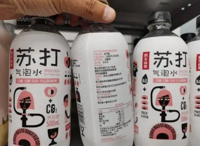 农夫山泉出"福岛白桃"事件后,气泡水4折甩卖_腾讯新闻