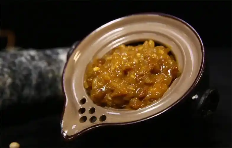 起源于周朝的生鱼片已是令嘉宾大呼"想不到",而"妲己"带来的蚁卵酱更