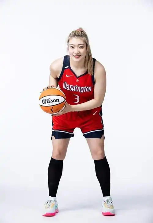 距离wnba新赛季开始的时间越来越近,中国女篮球员李梦新赛季也将在