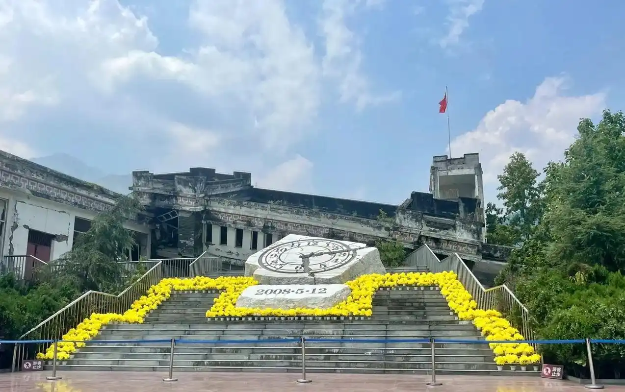 汶川地震15周年祭 缅怀逝者,愿山河无恙,人间皆安#汶川地震 - 抖音