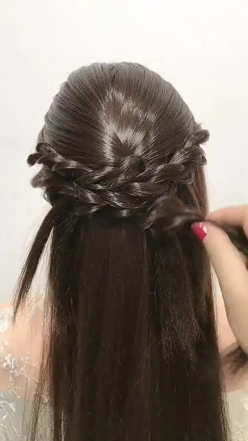 儿子结婚,婆婆这样盘发气质百搭