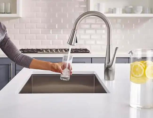 水龙头拿杯子水杯玻璃杯接水动作 更多高品质优质采集-->>@大洋视觉