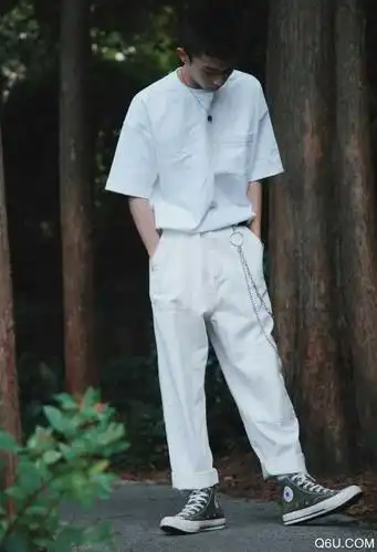 夏季男生白t恤如何搭配更时髦男生白t恤搭配技巧推荐