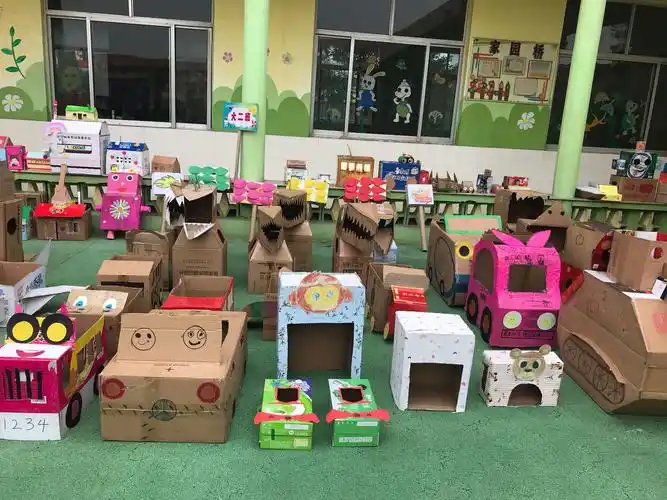 百变纸箱 创意无限——牛泉镇中心幼儿园纸箱手工diy活动