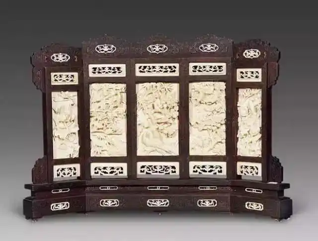 云母屏风烛影深,长江渐落晓星沉!