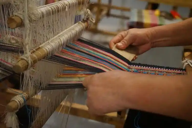 在当地非遗保护中心等单位有关负责同志的陪同下,走访了菏泽市9个县区