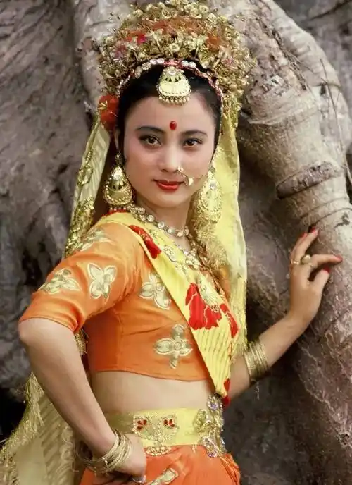 原创西游记里唯一让人着迷的妖精李玲玉用蔬菜拼画庆生圈粉无数