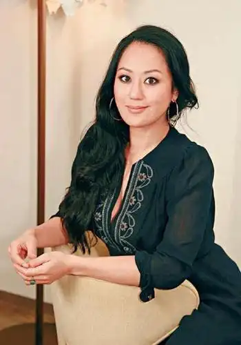 五个娶了"败家媳妇"的男星,他每年给老婆两亿,而他被败光家产