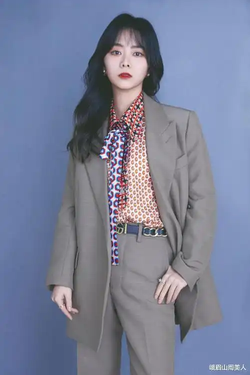 《以家人之名》李尖尖成造型担当,每套穿搭都很精致