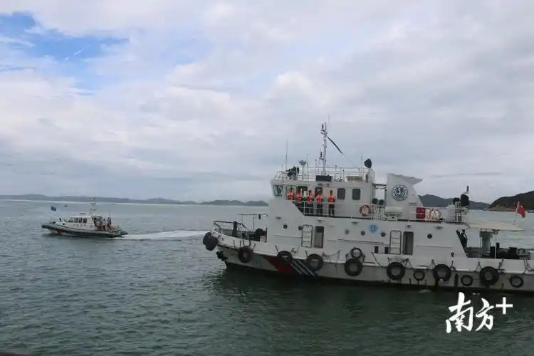 潮州汕头海域拉网式巡查守护广东东大门安全