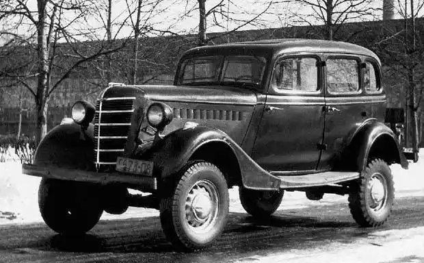 1938年所推出的gaz-61是世界上第一辆全时四轮传动汽车.