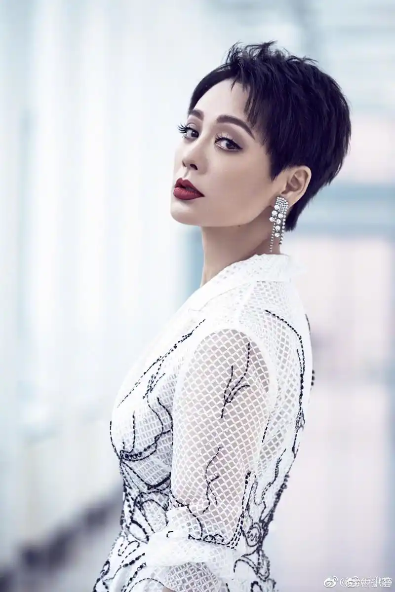 宁静怼某演员,划重点,年龄不小,最近有戏比较火