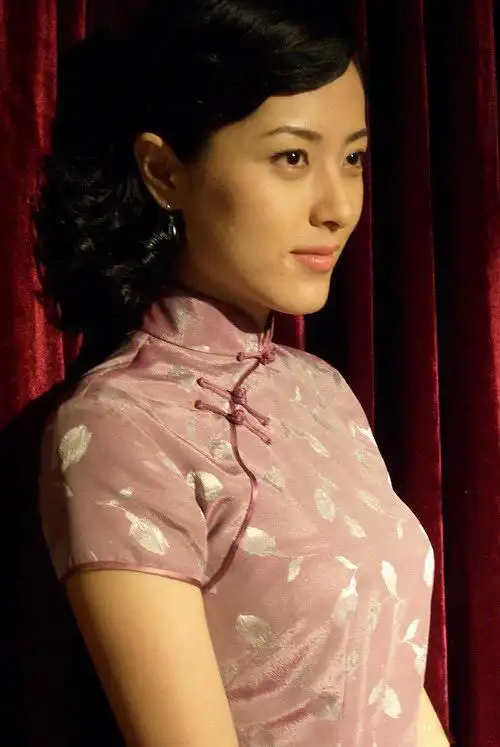 曾黎有多美?看张柏芝的眼神就知道了,和我看到美女时是一样的