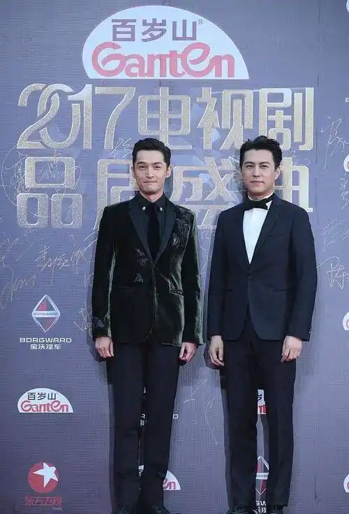 胡歌官宣当爸,靳东要兑现承诺,准备双倍份子钱了