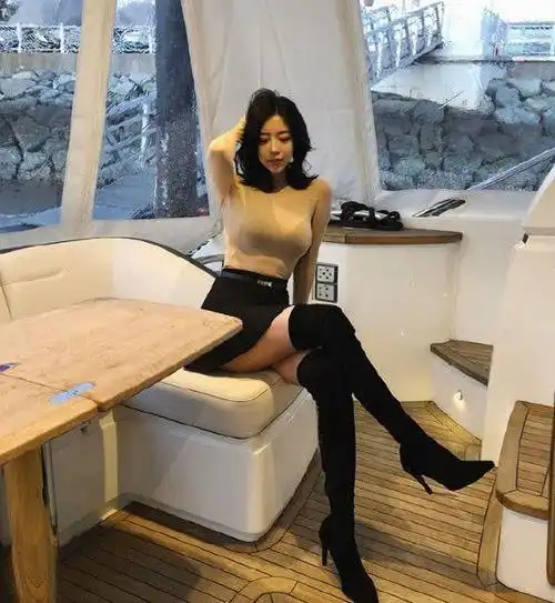 110斤重庆女孩练瑜伽,拥有迷人身材曲线,被称为"微胖界女神"