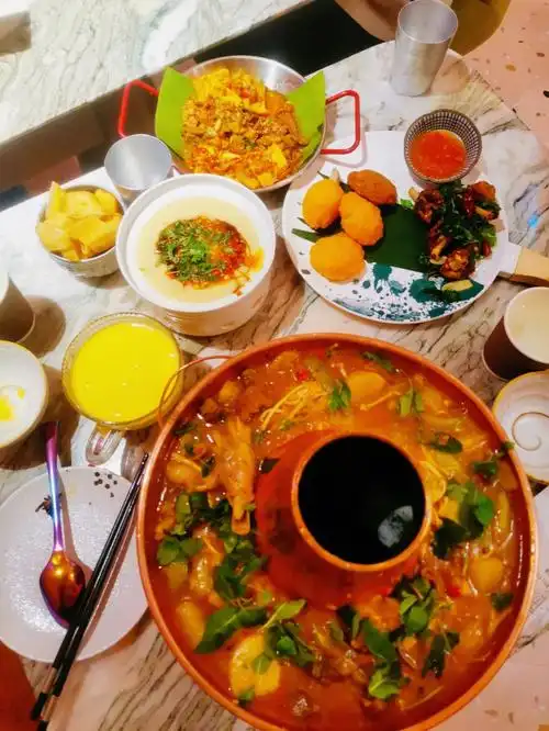 关注了很久的从北京火到上海的网红餐厅火烧云,终于跟朋友相约来打卡