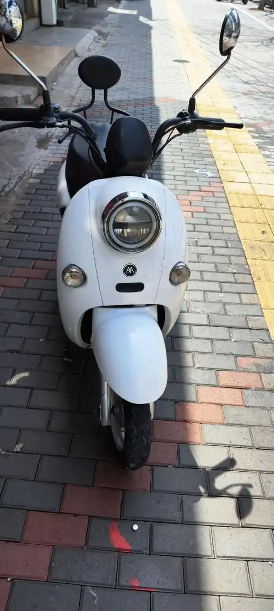 爱玛小龟王,60伏22安石墨烯电池, led透镜大灯,八成新,需要的联系