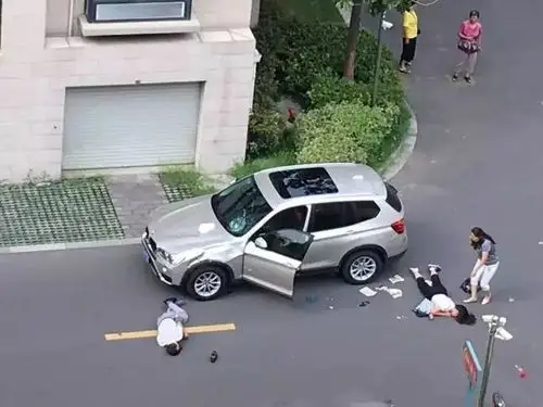 小区内行车一定要慢,小区最好要人车分离.