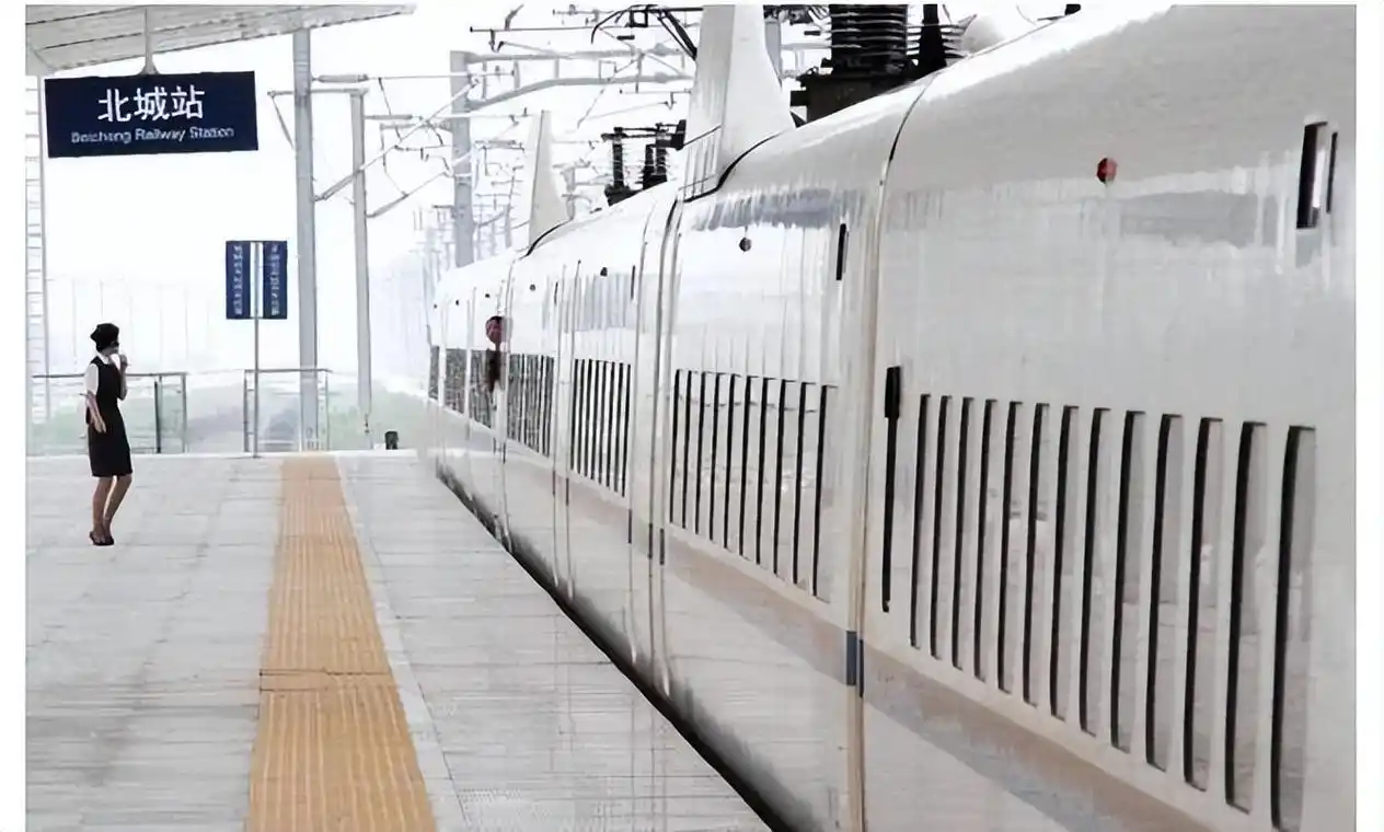 合肥北站日均游客不足8人,服务员比游客多,为何会这样?