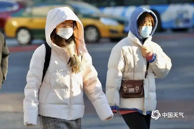 中国天气网讯 11月30日晨,大风降温影响京城,7时许,全市风力在5级左右