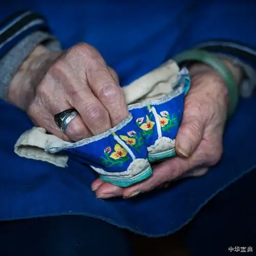 三寸金莲中国古代妇女的缠足习俗