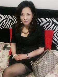 小蜗牛熟女系列646集 精华美熟女 身材无敌的气质阿姨 长的很媚_熟女