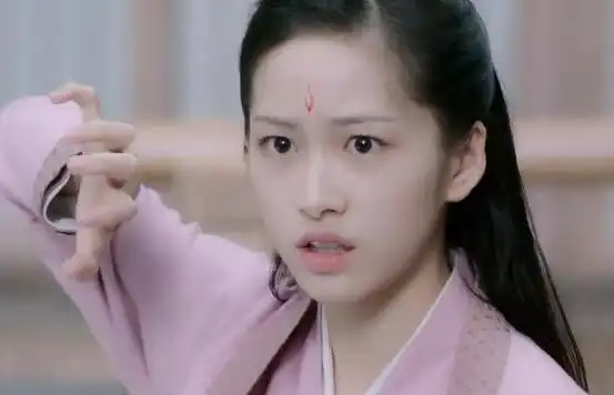 虽然小银花不喜欢璇玑,但是却没有黑化,反而更加忠心