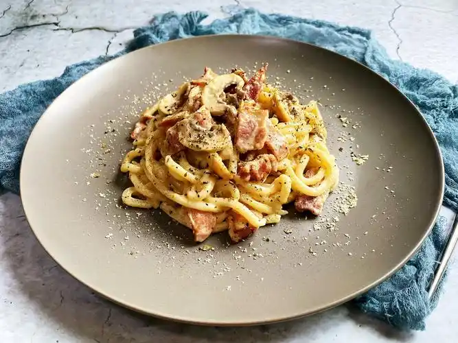 原创好吃到舔盘子的奶油培根意面,在家就能享受国外风情,奶香味十足