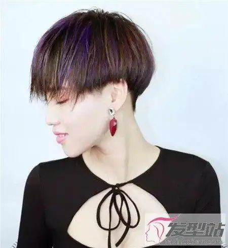 两边铲侧削发型女生造型也疯狂
