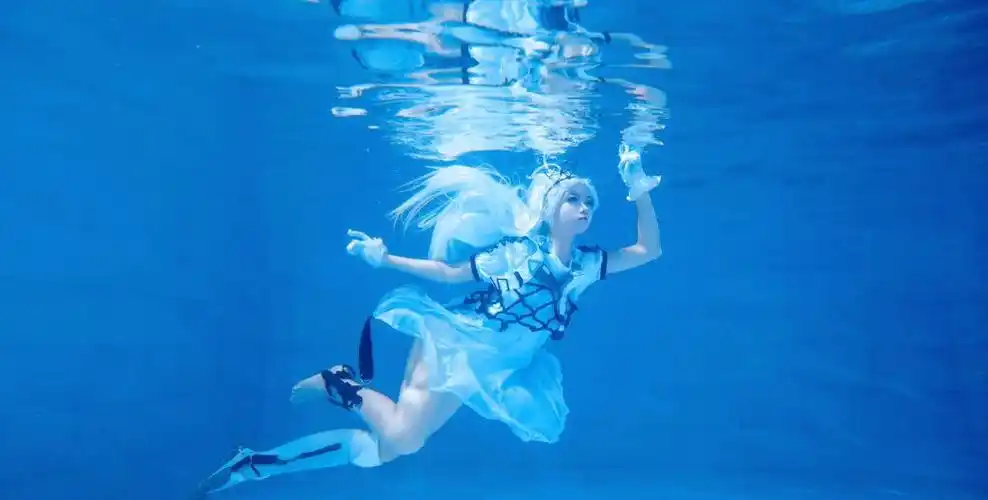 少女前线no.214cos:在水下的小仙女,是怎么抵抗浮力的