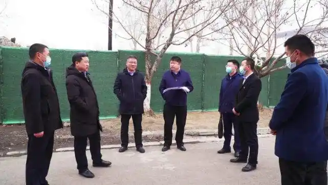 昭苏县委书记侯陶调研城市更新改造和城市道路,绿化等基础设施建设