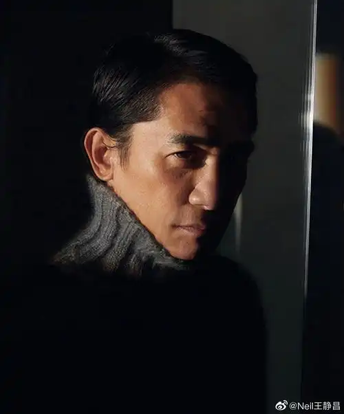 梁朝伟登上新加坡版《ellemen》创刊号封面