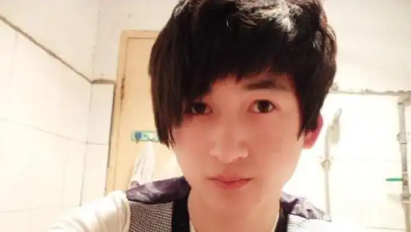 小智终于要露脸了么?他承诺直播弹吉他唱歌!